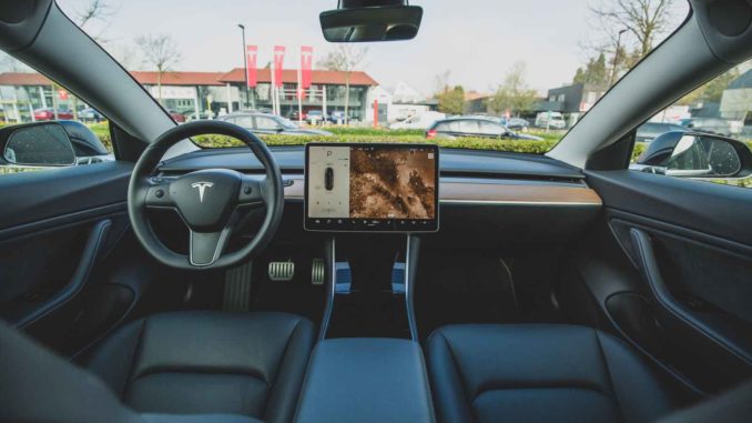 Tesla Will Most Likely Resume Accepting Bitcoin (BTC) – Elon