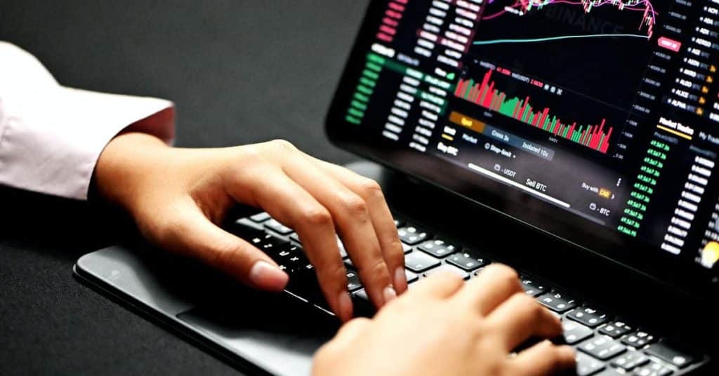 VanEck’s Bitcoin (BTC) ETF Volume Surges, Fairshake Raises Another $5M